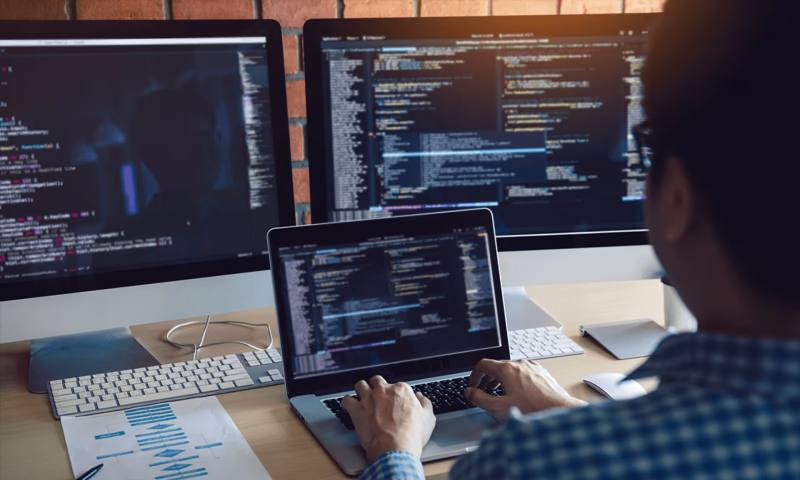 数据科学选型：R与Python如何赋能鄂托克旗网站建设？